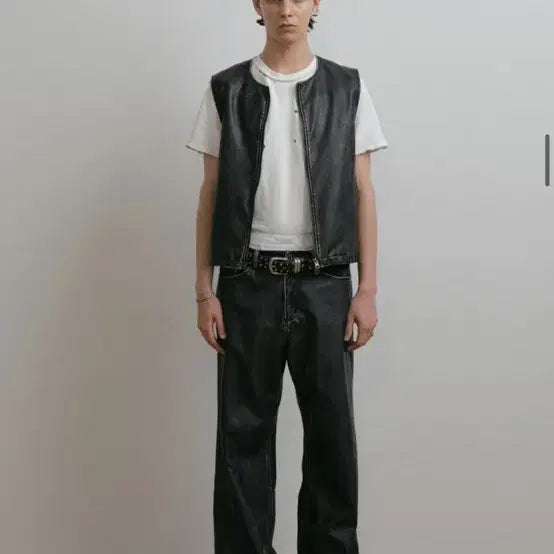 [BUNJANG] Dusty White Western Washed Leather Vest Black / 더스티화이트) 웨스턴 워시트 레더 베스트 블랙
