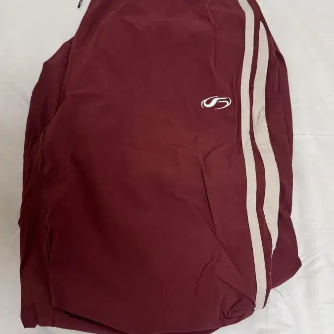 [BUNJANG] Filluminate Nylon Two-Tuck Pants Wine / 필루미네이트 나일론 투턱 팬츠 와인