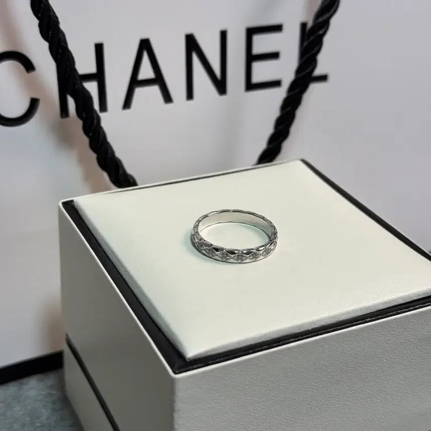 [BUNJANG] Chanel Coco Crush Small Diamond Ring 18K White Gold / 샤넬 코코크러쉬 스몰 다이아반지