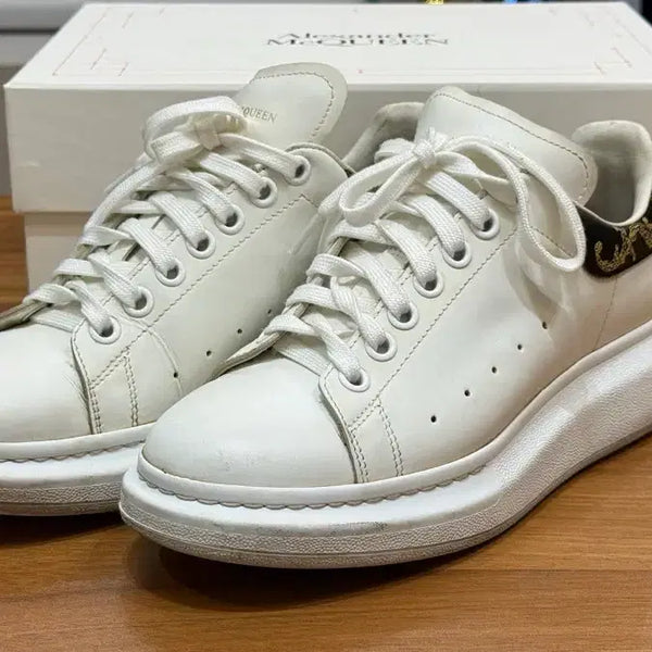 [BUNJANG] Alexander McQueen Oversized Sneakers Gold Logo Limited Edition Size 40 / 한정판 알렉산더 맥퀸 오버솔 스니커즈 금장 로고 40