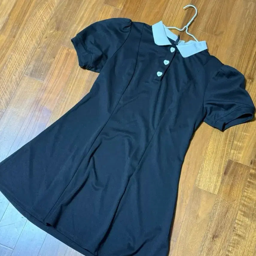 [BUNJANG] H&M Black Collar Puff Short Sleeve Dress / 블랙 카라 원피스 하트 단추