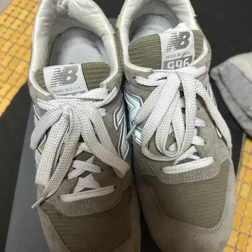 [BUNJANG] New Balance 996 Made in USA Grey Sneakers (US 9) / 뉴발란스 996 메이드인 USA 그레이 (270)