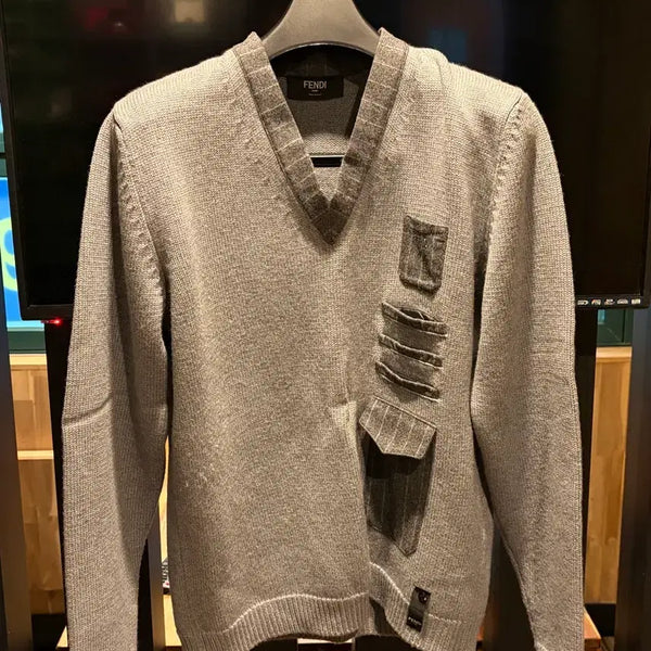 [BUNJANG] Fendi Fleece Wool V-Neck Knit Sweater Size 50 / 매장판/펜디 플리스 울 소재 V넥 니트 50
