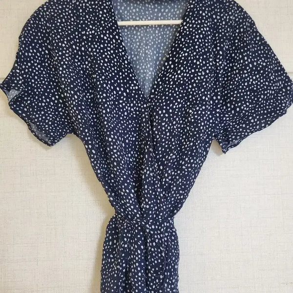 [BUNJANG] Wrap Blouse Navy Dot Print Size 55 / LIST 랩블라우스 55사이즈
