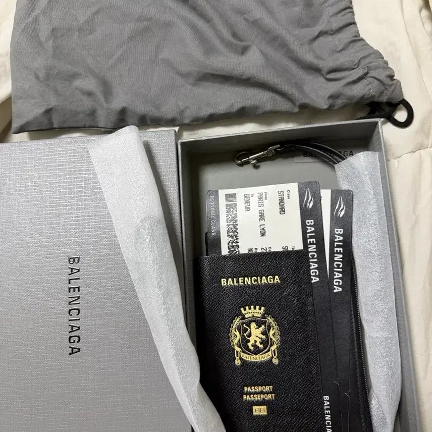 [BUNJANG] Balenciaga Passport Holder / 발렌시아가 여권 지갑