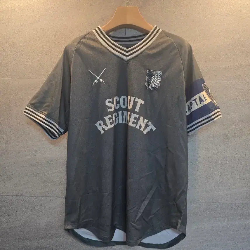[BUNJANG] Attack on Titan Official Captain Levi Scout Regiment Jersey T-Shirt (L) / 진격거인. 정품 굿즈.  캡틴 리바이. 티셔츠.