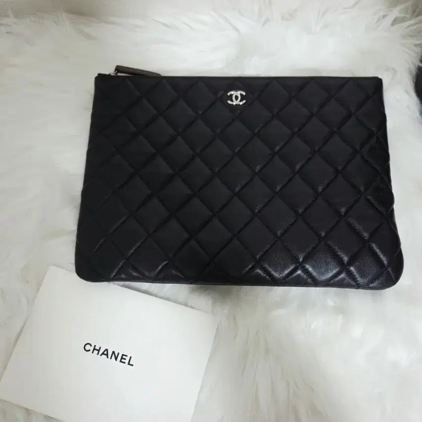[BUNJANG] Chanel Classic Lambskin Clutch Medium / 샤넬 클래식  램스킨 클러치 미디움