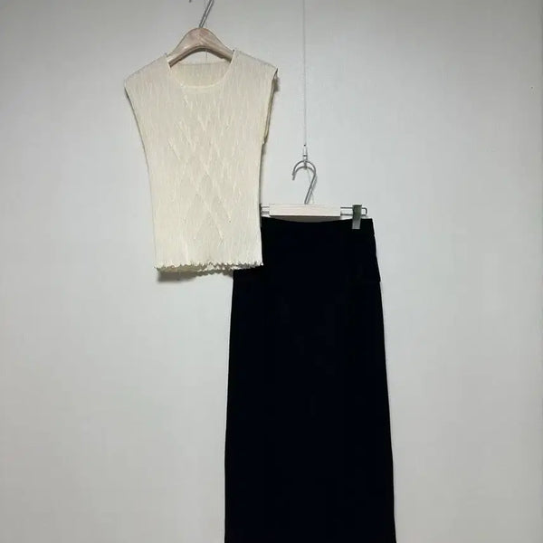 [BUNJANG] Speachio Ivory Pleated Sleeveless Top / 스피치오 아이보리 플리츠 슬리브리스