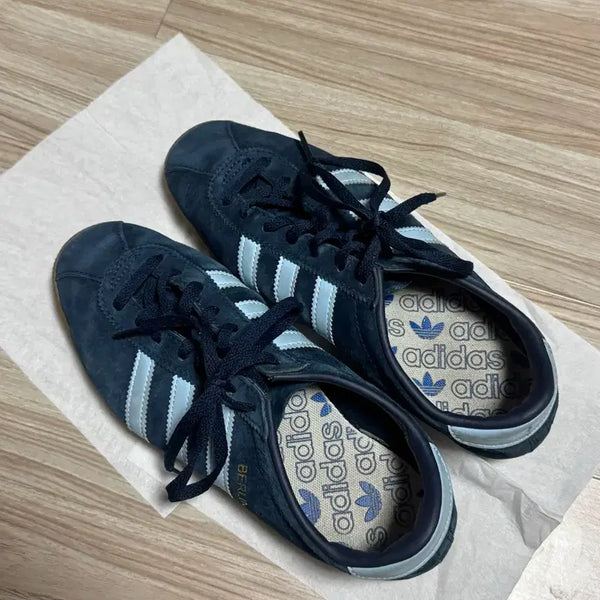 [BUNJANG] Adidas Collegiate Navy Pantone 240mm / 아디다스 베를린 컬리에이트 네이비 팬톤