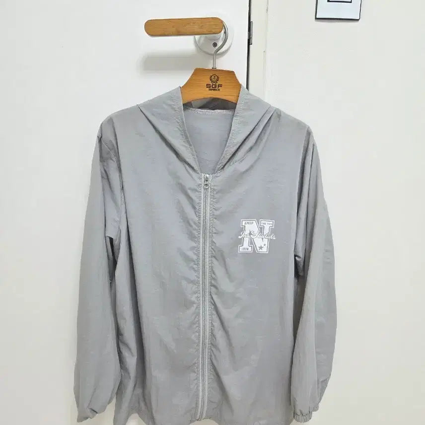 [BUNJANG] Lightweight Hooded Windbreaker Jacket / 바람막이후드점퍼
