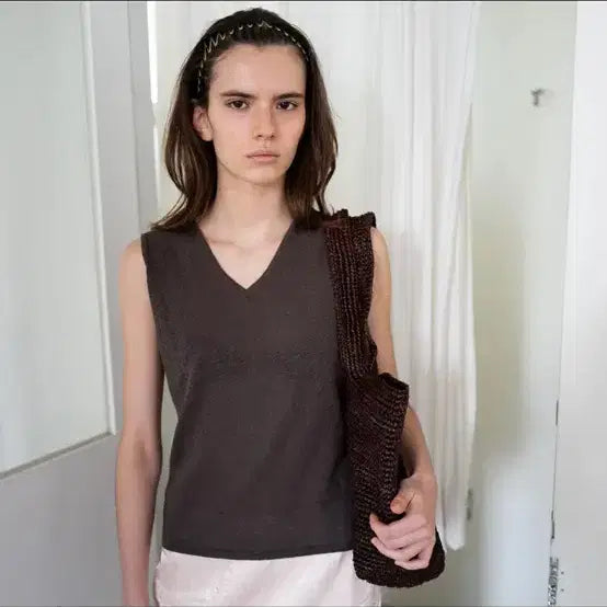 [BUNJANG] Arto Linen V-Neck Sleeveless Top - Brown / 아르토 린넨 브이넥 슬리브리스 브라운