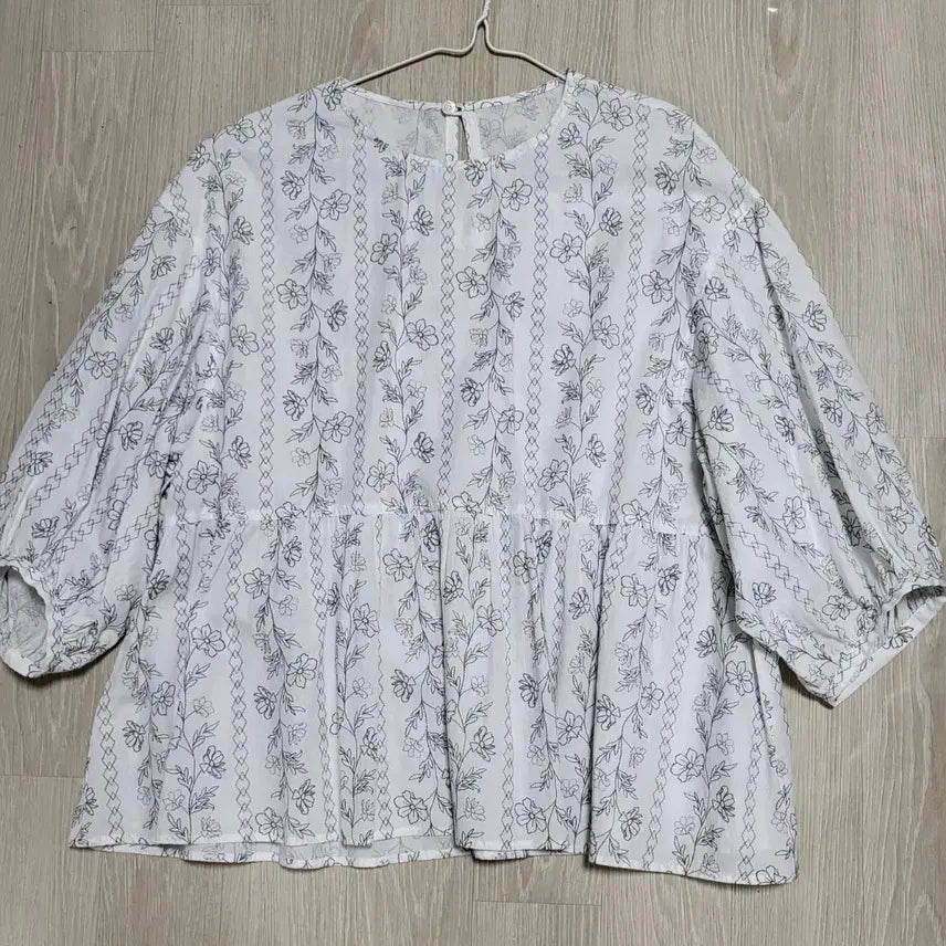 [BUNJANG] Beaker Floral Print Frill Blouse / 비이커 여름 블라우스~^^