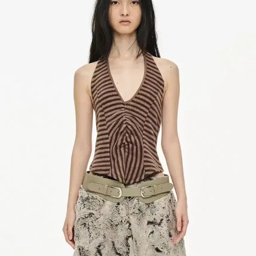 [BUNJANG] SERIC Fluffy Halterneck Tank Top - Brown / 세릭 플러피 홀터넥 나시 브라운 네고 가능
