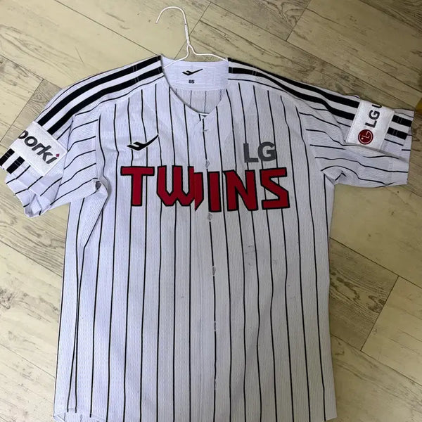 [BUNJANG] LG Twins Authentic Baseball Uniform with Autographs / LG 유니폼 팝니다.