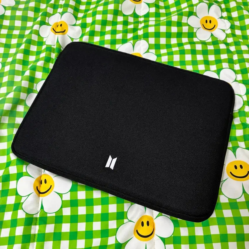 [BUNJANG] BTS Logo 13-inch Laptop Pouch / 방탄소년단 로고 13인치 랩탑파우치