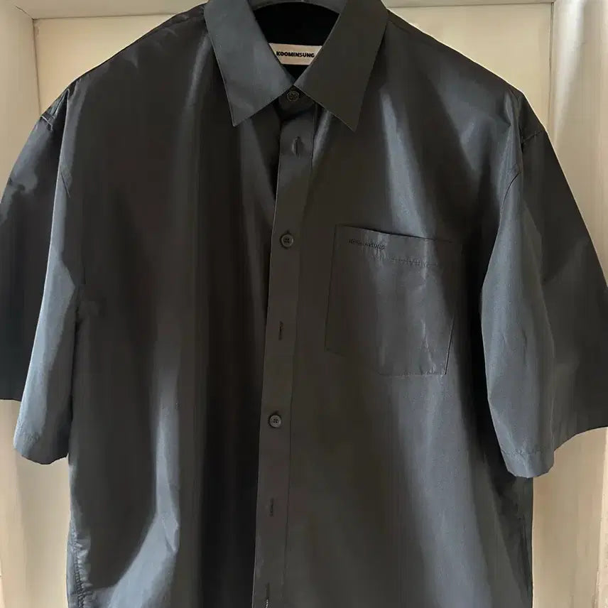 [BUNJANG] Ko-Min-Seong Black Short-Sleeve Shirt / 구민성 반팔셔츠