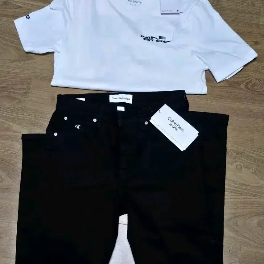 [BUNJANG] BTS Nike T-Shirt & Calvin Klein Black Jeans Set / BTS 나이키 반팔 티셔츠 + 캘빈클라인 블랙진 세트 새제품