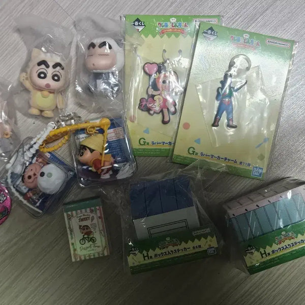 [BUNJANG] Crayon Shin-chan Figure Sticker Keychain Bundle Set / 짱구 피규어 스티커 키링 일괄