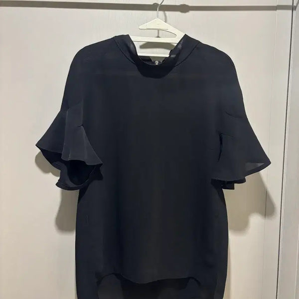 [BUNJANG] Black Frill Sleeve Blouse / 기본 블랙 프릴 소매 블라우스