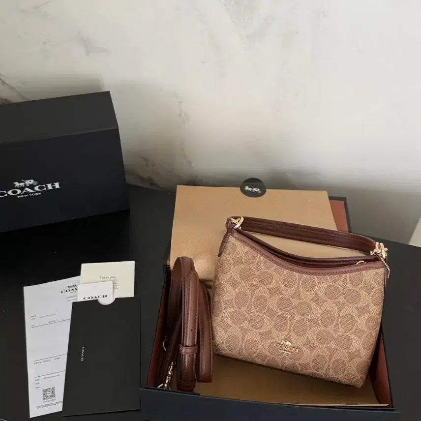 [BUNJANG] Coach Signature Pattern Tote Bag / 코치 토트백