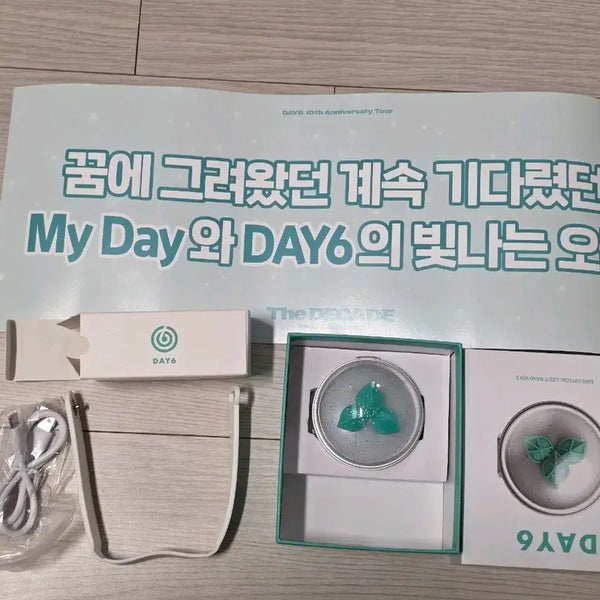 [BUNJANG] DAY6 Official Lightstick v3 Bundle Set / DAY6 공식 응원봉 v3 (the decade 슬로건 증정)