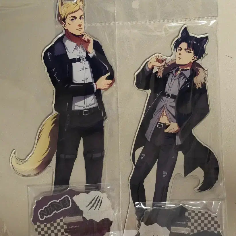 [BUNJANG] Attack on Titan Werewolf Acrylic Standee Bundle (Erwin/Levi) Marui Collabo / 진격의거인 늑대인간 아크릴 일괄 (엘빈/리바이) 마루이콜라보 에루리