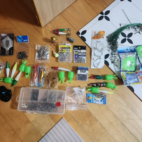 [BUNJANG] Fishing Gear Bundle: Reel, Swivels, Lures, Sinker / 낚시 용품 일괄 릴 도래 루어 봉돌