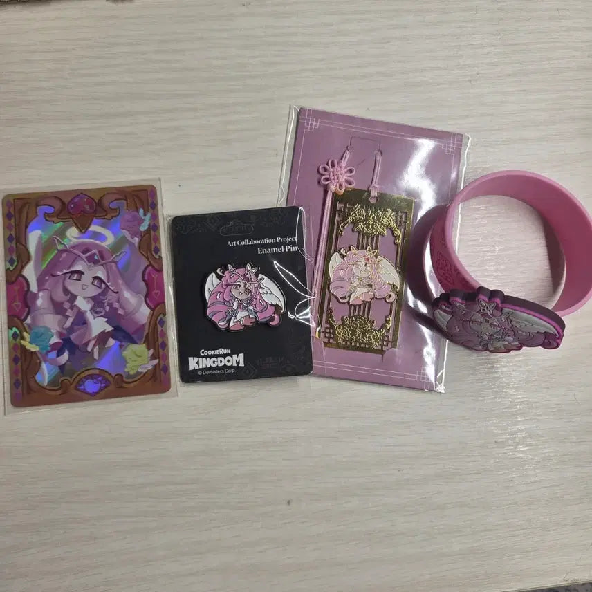 [BUNJANG] Cookierun Kingdom Eternal Sugar Legacy 5th Anniversary Bundle Set / 쿠키런 킹덤 이터널슈가 위대한 왕국의 유산 팝업 뱃지 핀뱃지 책갈피 팔찌 포카 일괄
