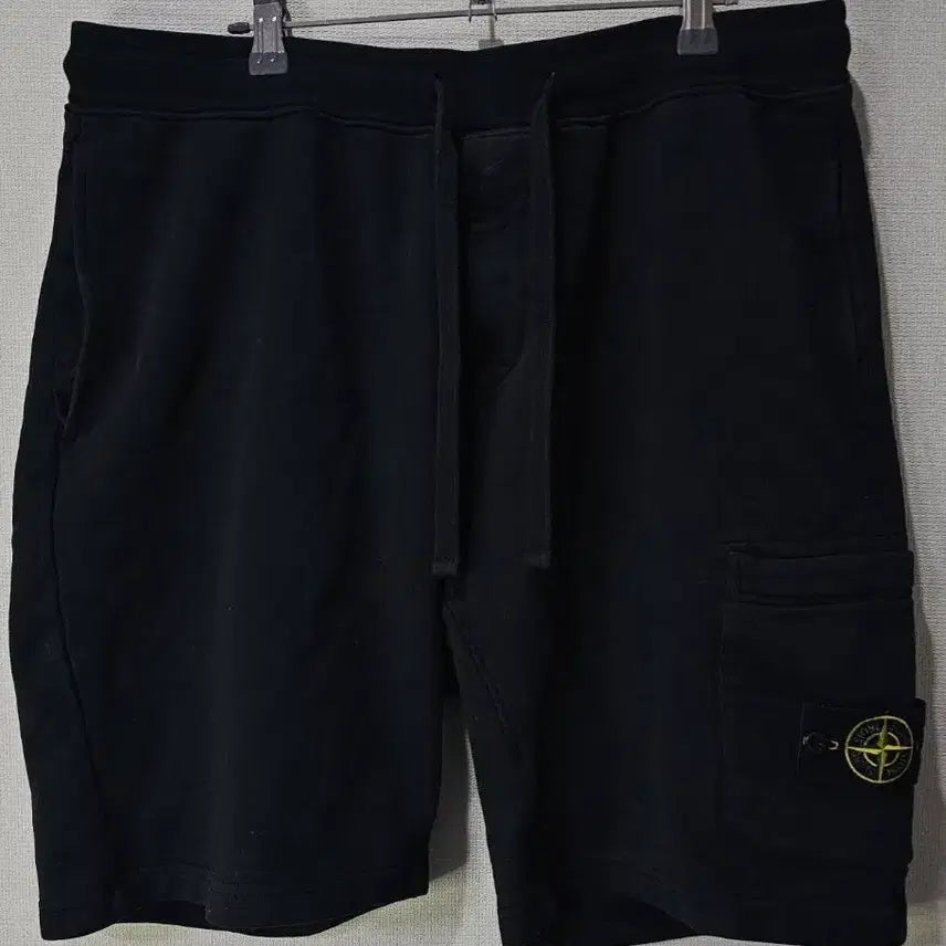 [BUNJANG] Stone Island 22SS 64651 Fleece Bermuda Shorts Black / 정품 22SS 스톤아일랜드 64651 플리스 버뮤다 반바지 블랙