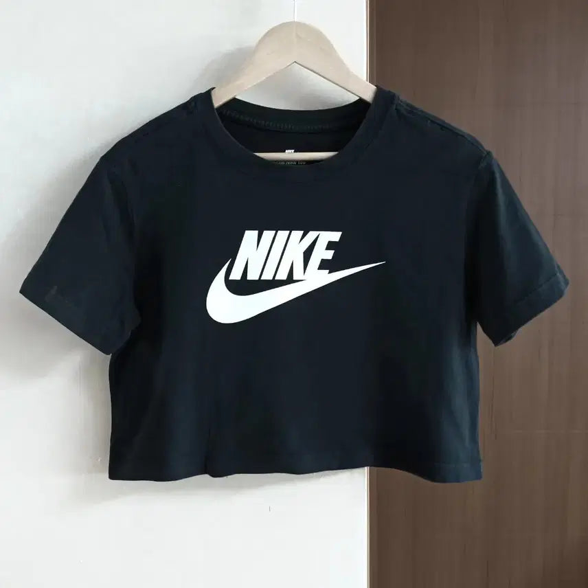 [BUNJANG] Nike Cropped Short Sleeve T-Shirt Black M / 새옷수준)나이키 크롭 반팔티 블랙 M