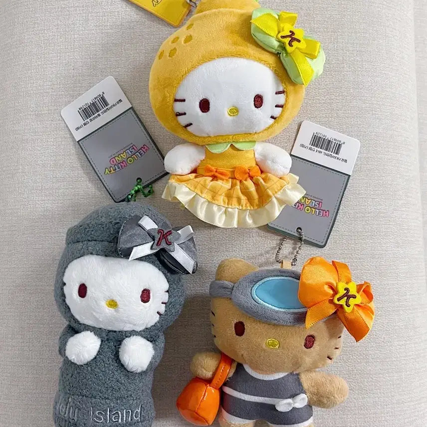 [BUNJANG] Hello Kitty Island Jeju Charm 3 Types (Harubang, Haenyeo, Hallabong) Bundle Set / 헬로키티 아일랜드 제주도 키링 3종(하르방,해녀,한라봉)키링 일괄