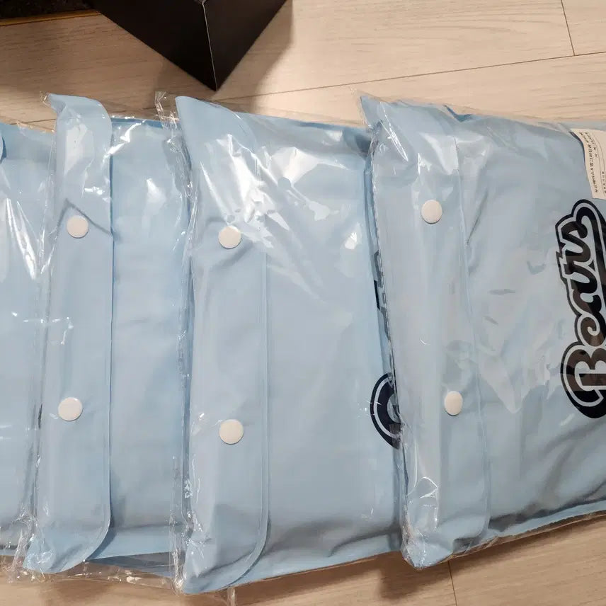 [BUNJANG] Doosan Bears Manggeureonggom Raincoat M/XL / 두산베어스 망그러진곰 우비 m, xl 미개봉 새상품