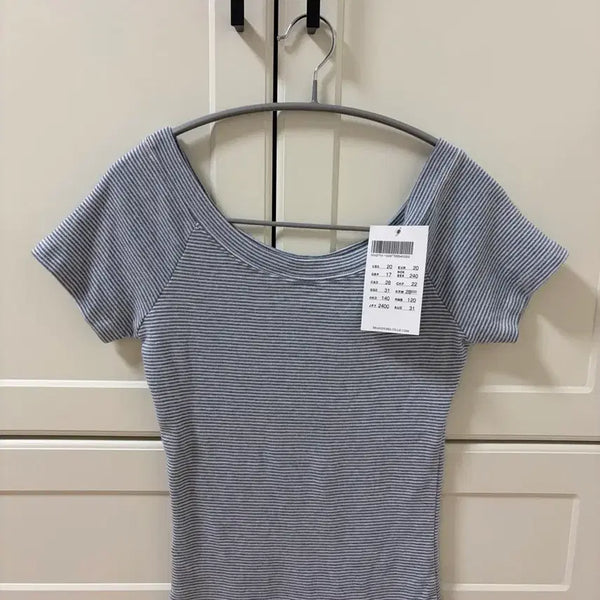 [BUNJANG] Brandy Melville Striped Off-Shoulder Short Sleeve T-Shirt / 브랜디멜빌 스트라이프 오프숄더 반팔티