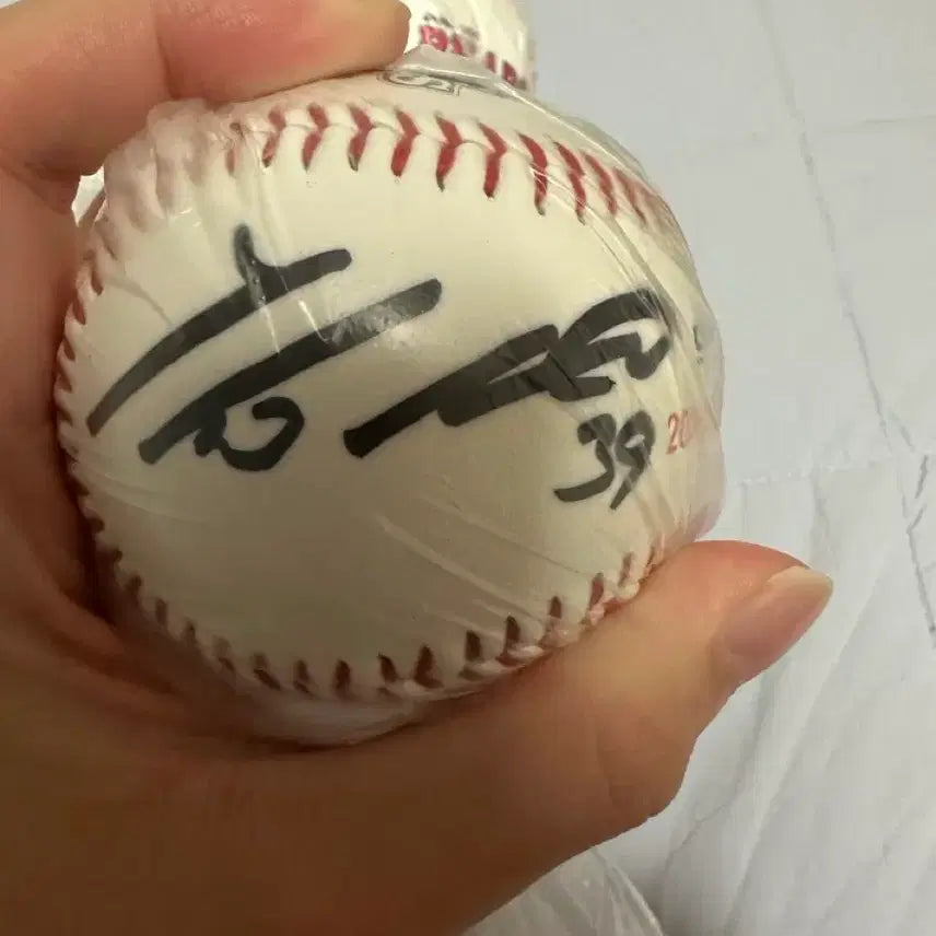 [BUNJANG] Doosan Bears Kim In-tae Signed Baseball (2019 Championship) / 두산베어스 김인태 싸인볼 우승구