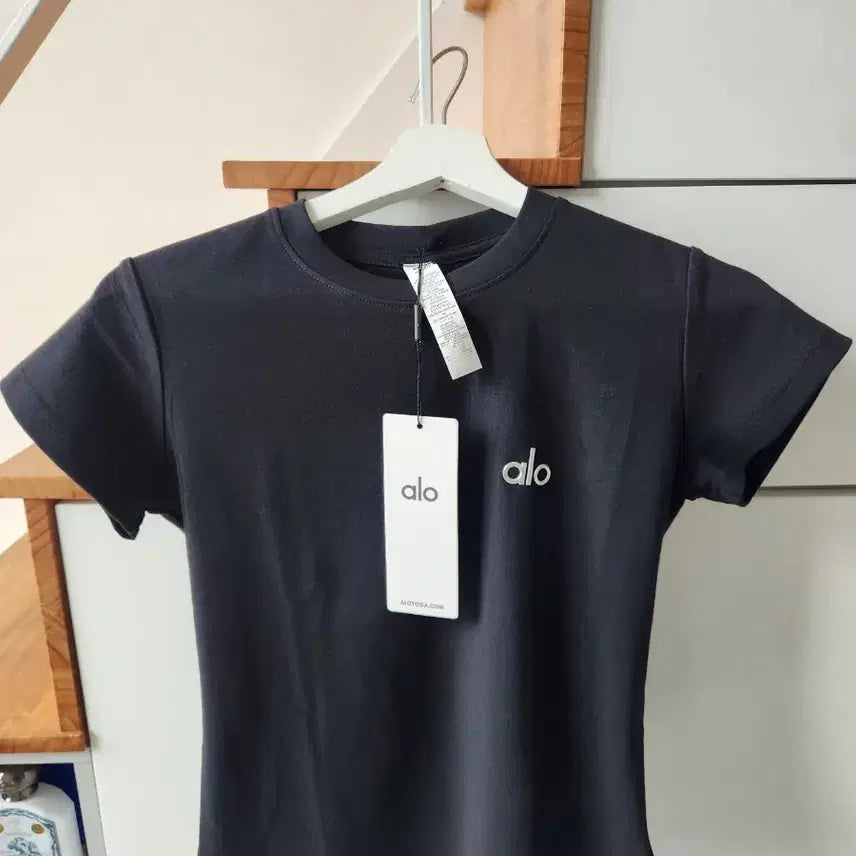 [BUNJANG] Alo Yoga Black Short Sleeve T-Shirt (Size S/P, Spandex Blend) / [미착용&새제품/반택무료] 알로 요가 블랙 반팔 티셔츠 S/P(스판소재) FREE