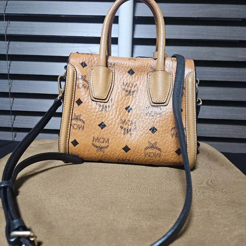 [BUNJANG] MCM Visetos Mini Tote Bag Cognac / MCM 비세토스 미니 토트백 꼬냑 탄생