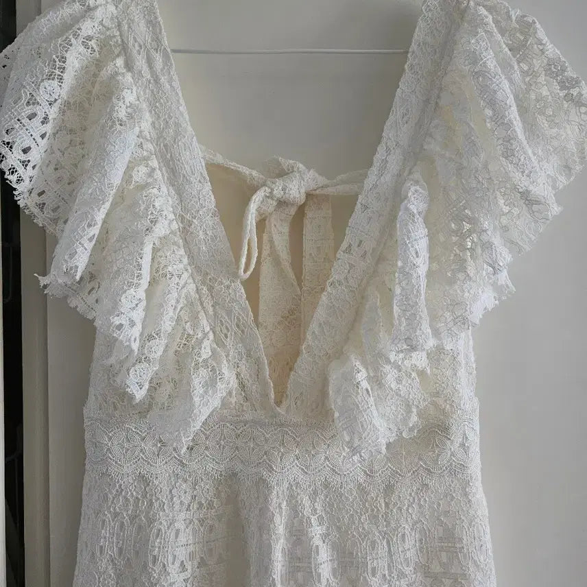 [BUNJANG] White Lace Jumpsuit / 화이트 레이스 점프수트
