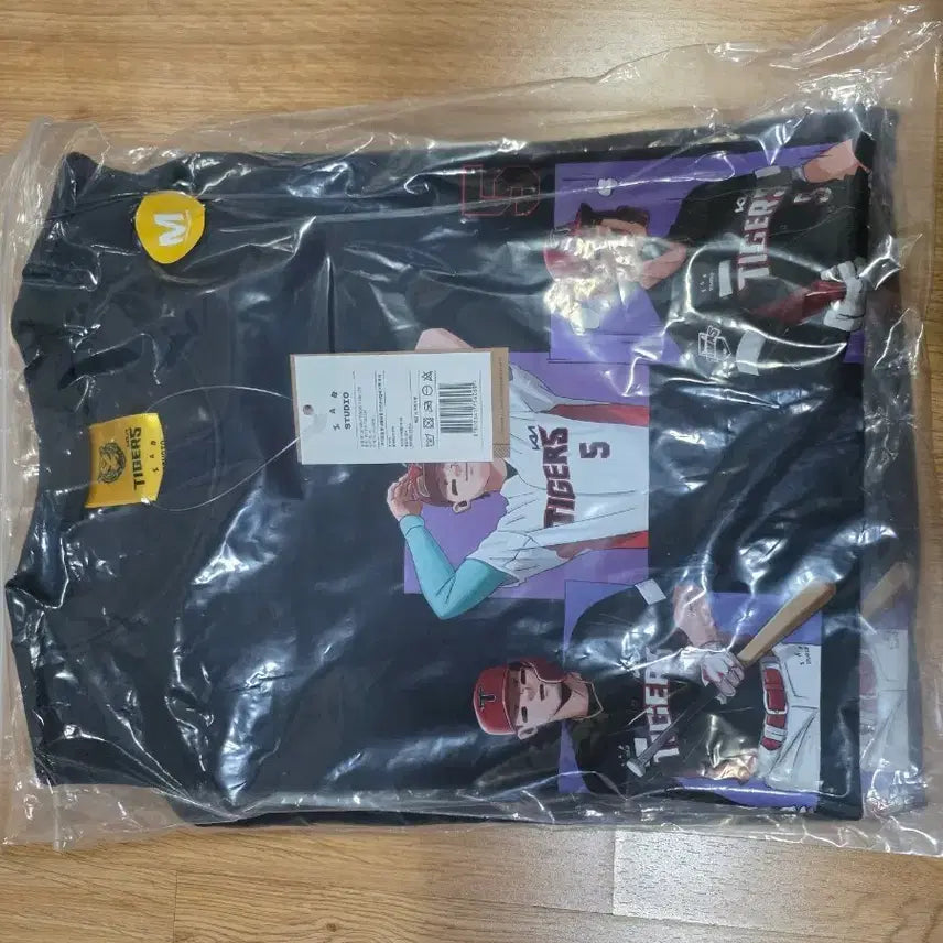 [BUNJANG] Kia Tigers x iApp Studio Kim Do-young T-Shirt - Size M / 기아타이거즈 아이앱스튜디오 김도영 티셔츠 M사이즈 팝니다