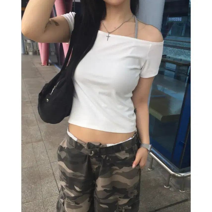 [BUNJANG] Easy Off-Shoulder Short Sleeve T-Shirt - Ivory / 이즈이즈 이지 오프숄더 반팔 티셔츠 아이보리