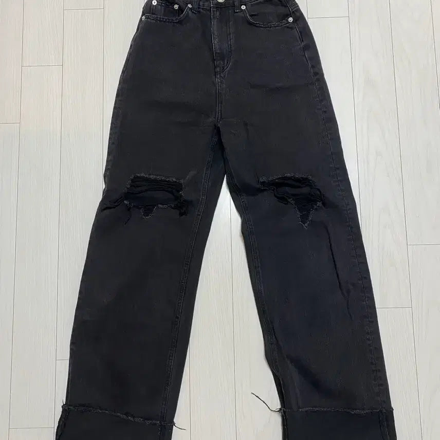[BUNJANG] Mardi Mercredi Ripped Denim Pants (Size S) / [이사 급처분]마르디메크르디 찢청 데님 팬츠