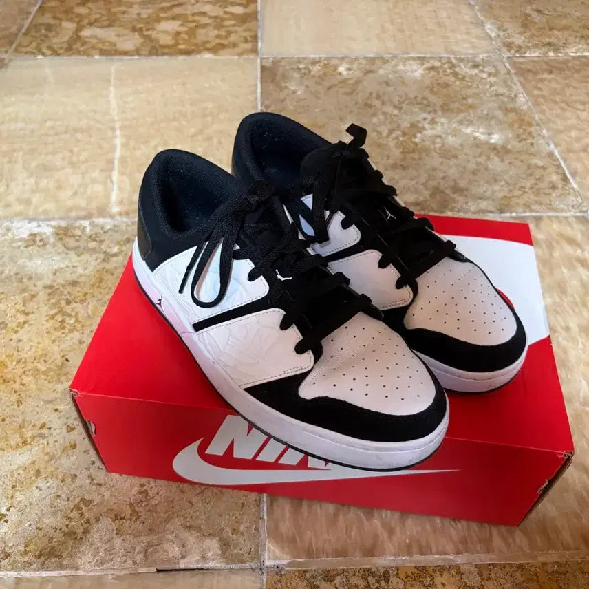 [BUNJANG] Air Jordan Nu Retro 1 Low White Black / (거의 새상품)(265) 조던 누 레트로 1 로우 화이트 블랙