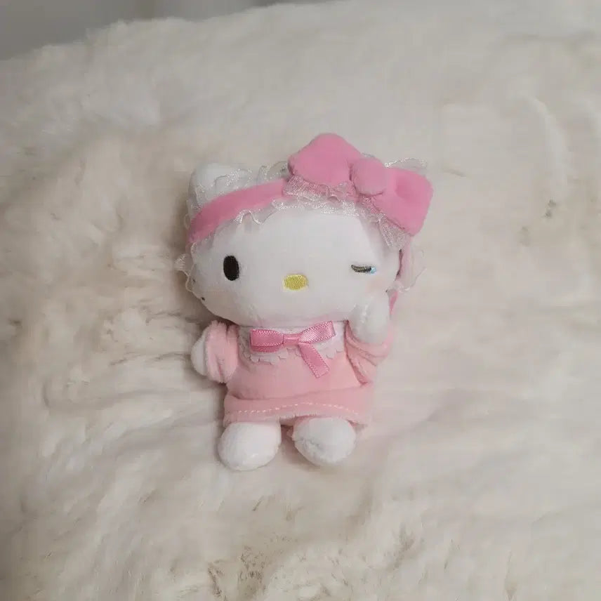 [BUNJANG] Sanrio Hello Kitty Pink Pajamas Mascot Keychain / 산리오 무뉴구루미 헬로키티 핑크 잠옷 마스코트 키링