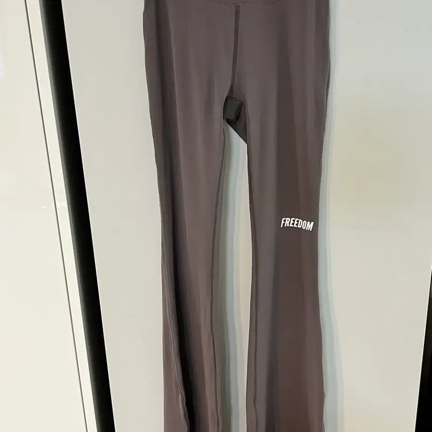 [BUNJANG] Freedom Women's Bootcut Leggings (Size S) / 프리덤 여성 부츠컷 레깅스 S