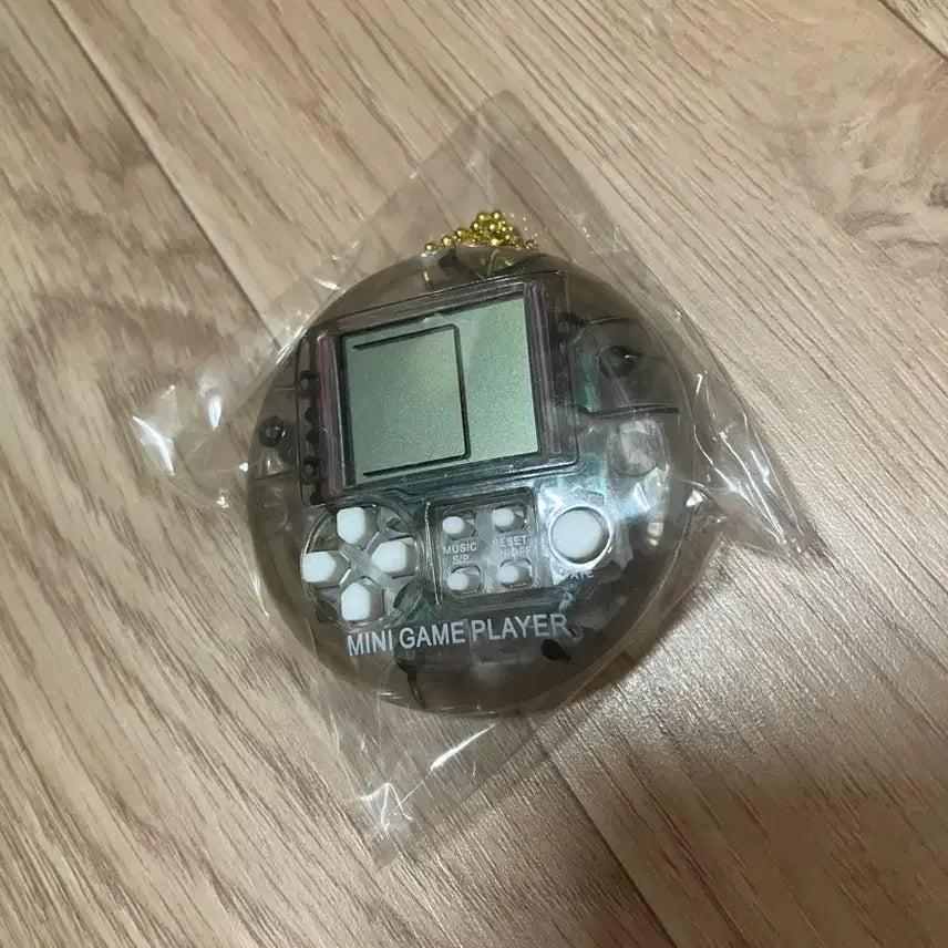 [BUNJANG] Gacha LCD Mini Game Machine Disc Retro Game Machine Keychain / 가챠 액정 미니게임기 디스크 레트로게임기 키링