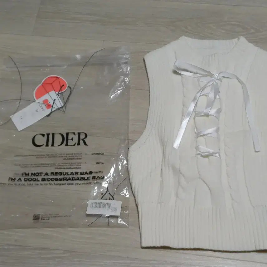 [BUNJANG] Shop Cider Lace-Up Sleeveless Knit Top - White / 샵사이다 레이스업 민소매 니트 탑 화이트