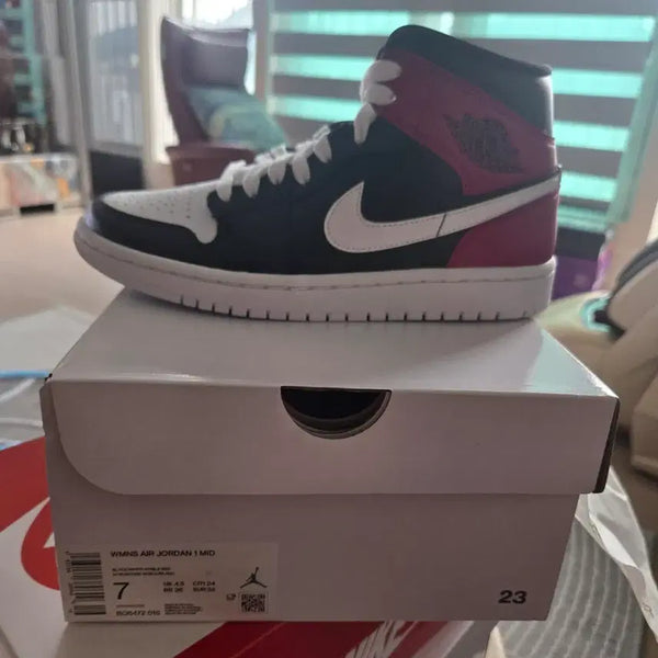 [BUNJANG] Nike Jordan 1 Mid Black Red White (240mm) / 나이키 조던1 240. 새상품 나코탭