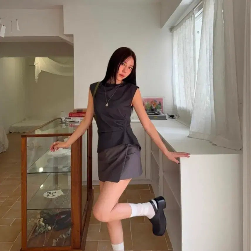 [BUNJANG] The Mui Drape Back Button Vest Top Charcoal One Size / 더무이 드레이프 백 버튼 베스트 탑 차콜 프리사이즈