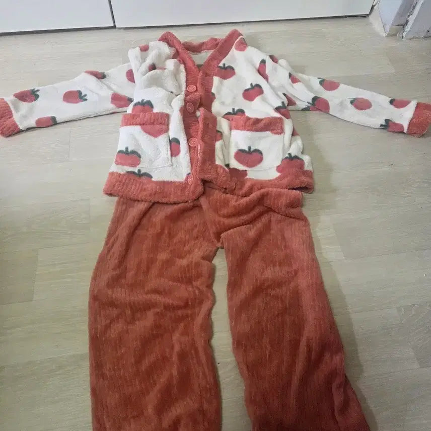 [BUNJANG] Apple Pattern Sleepwear Set / 수면 잠옷 세트 사과 무늬