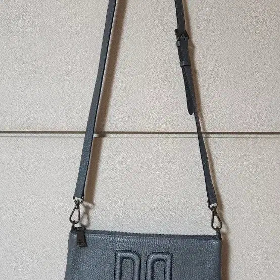 [BUNJANG] Daks Leather DD Logo Crossbody Bag Grey / 닥스 가죽 DD로고 크로스백 그레이 ( 24*17)