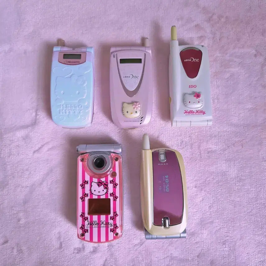 [BUNJANG] Hello Kitty Classic Phone Y2K Clamshell Phone / 고전 키티폰 키티 폰 키티스트랩 갈라폰 y2k 클리커 클릭커 폴더폰